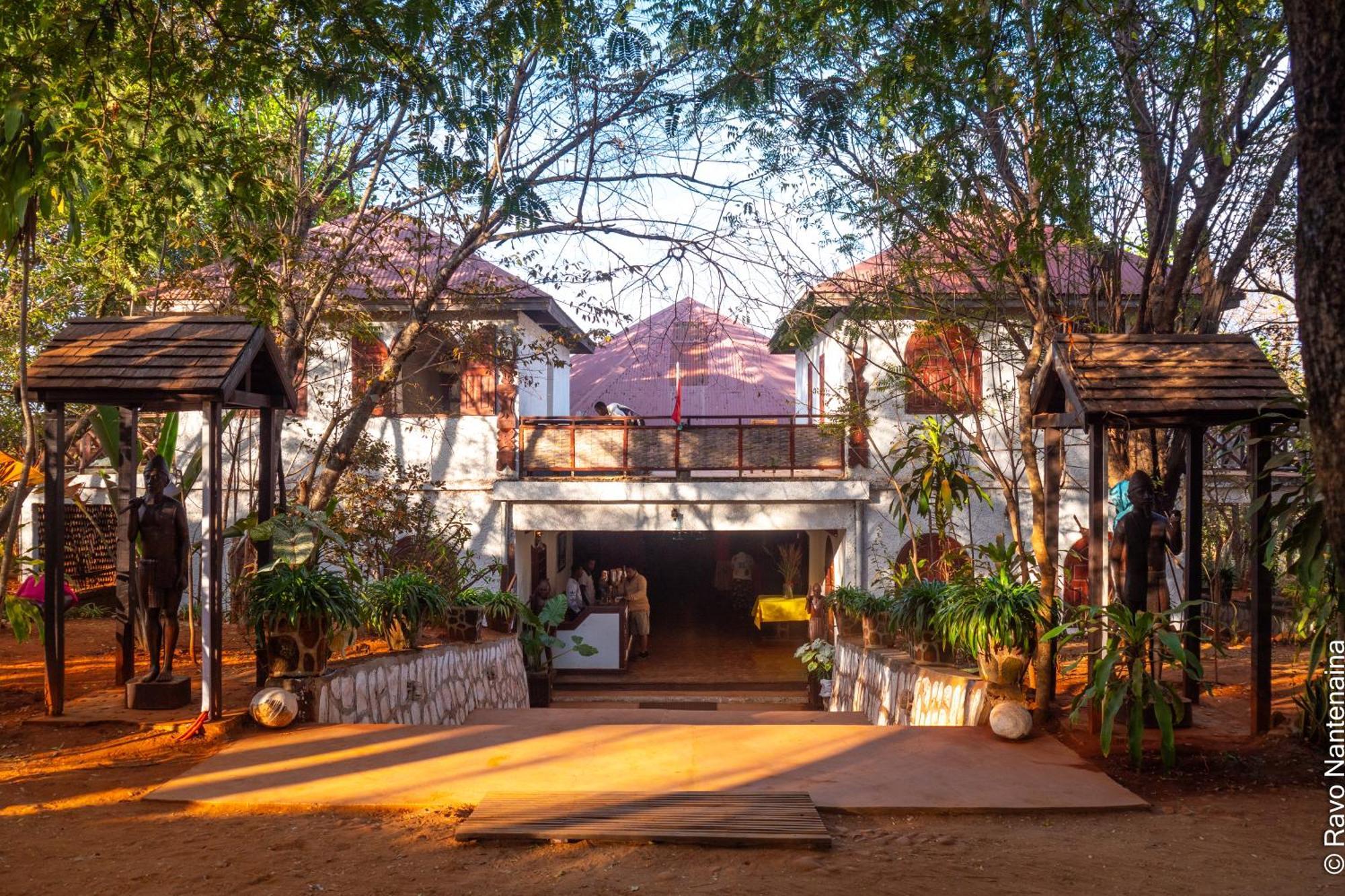Olympe De Bemaraha Hotel Bekopaka Екстериор снимка